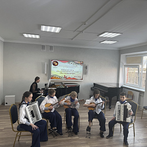 «Под звуки домры»